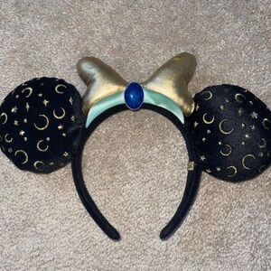 Disney BaubleBar Gold and Black Jasmine Ear